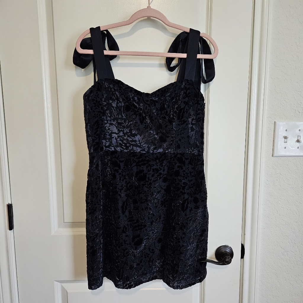 Nwt House Of Harlow 1960 Navy Sleeveless Floral Velvet Mini Dress Size Medium